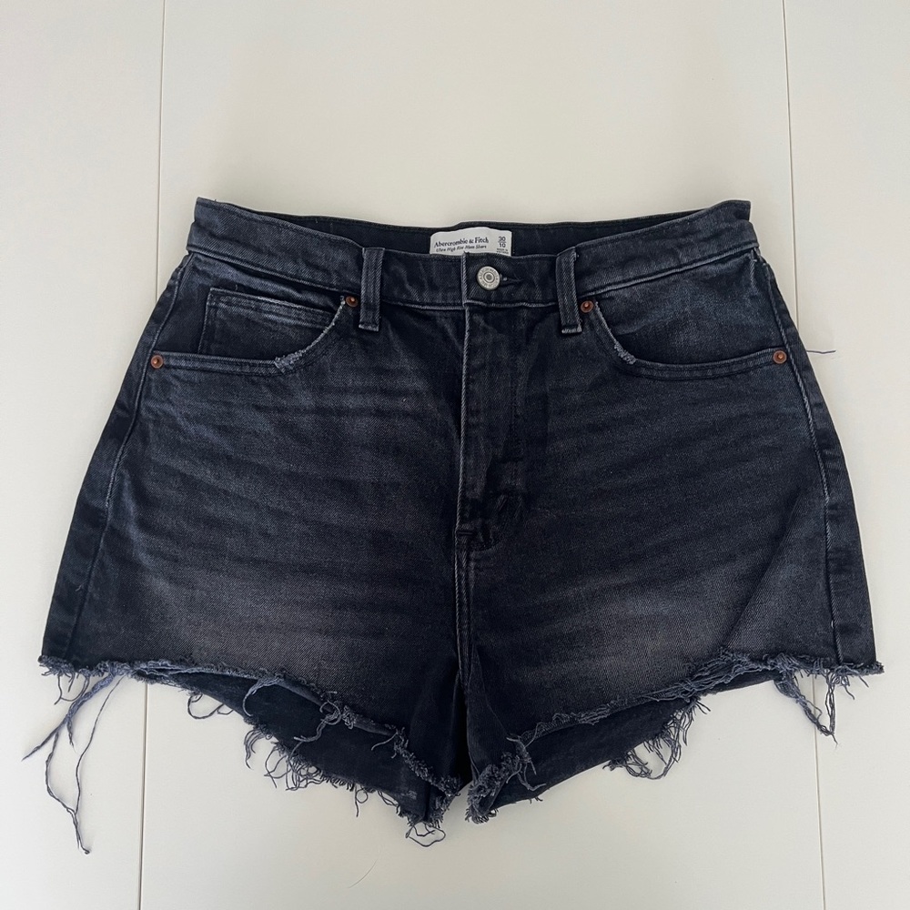 Abercrombie & Fitch Ultra High Rise Mom Short